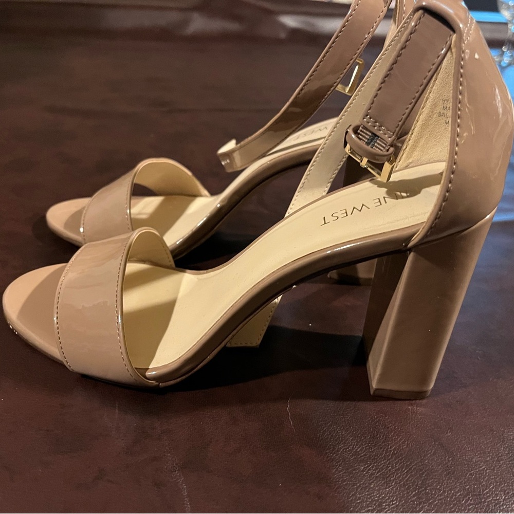 Woman’s Nine West Tan Block Heels Patent Nude size 8.5